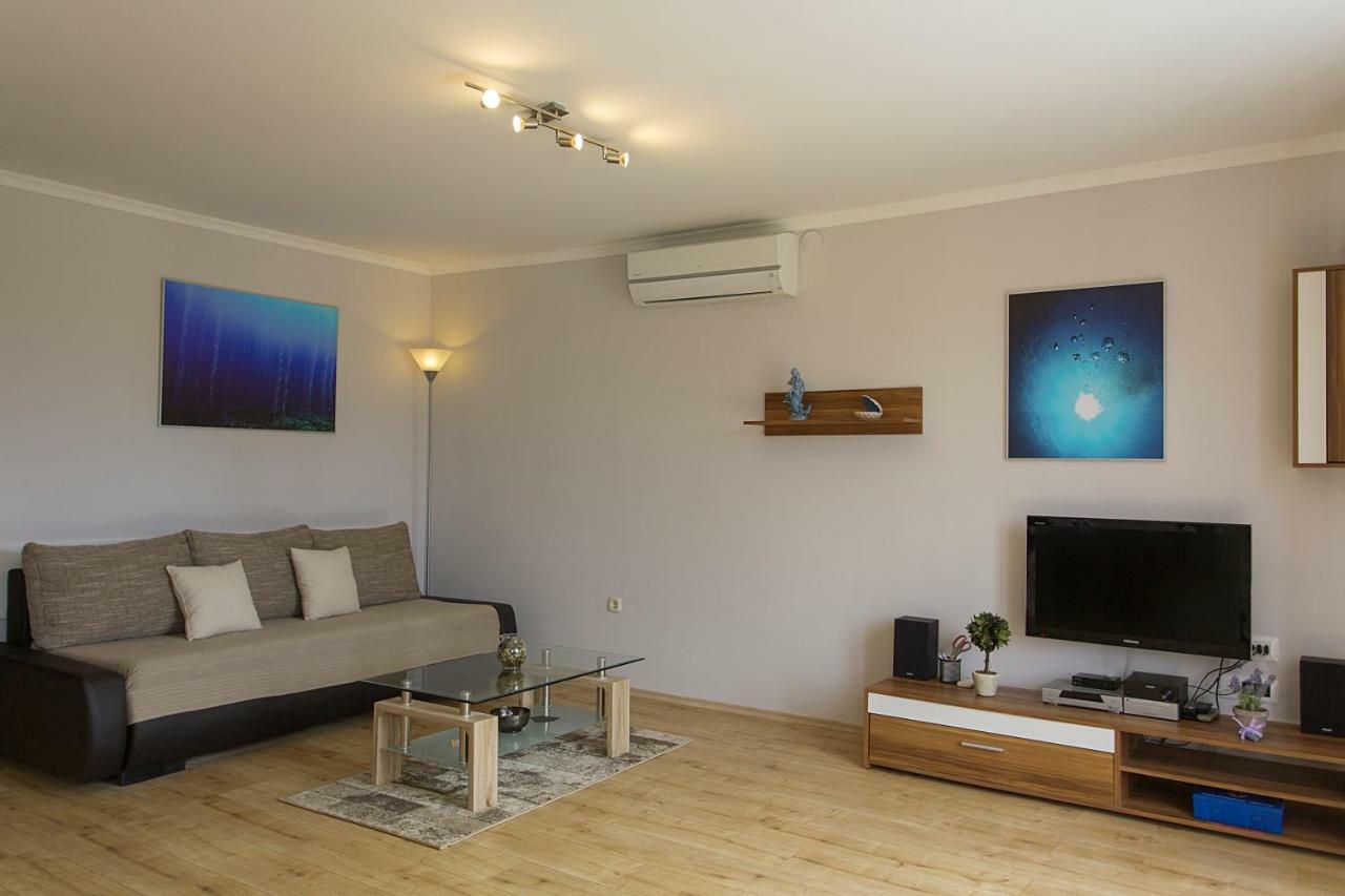 Apartments Tasha Mali Lošinj Extérieur photo